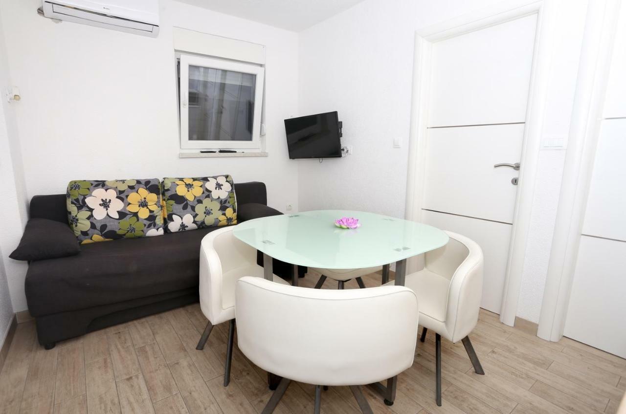 Apartments Dora トロギール エクステリア 写真